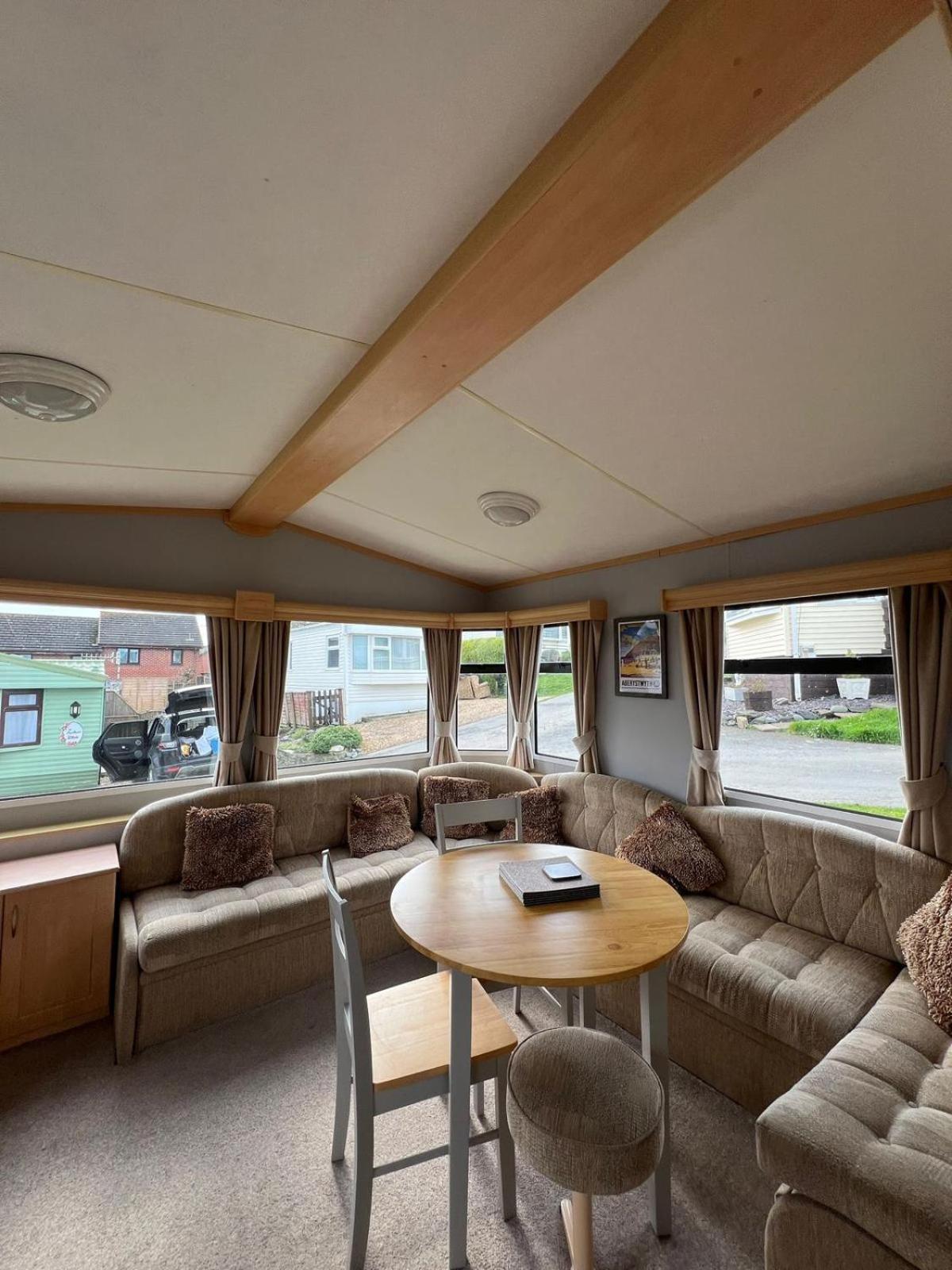 Spacious 2 Bedroomed Mobile Home Абъристуит Екстериор снимка