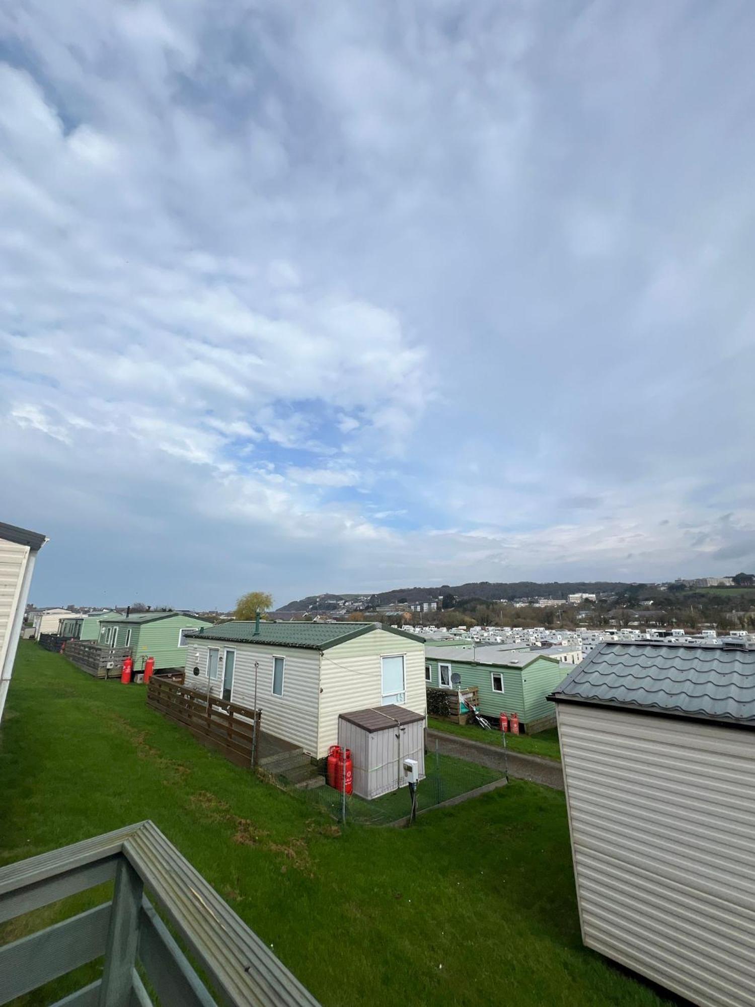 Spacious 2 Bedroomed Mobile Home Абъристуит Екстериор снимка