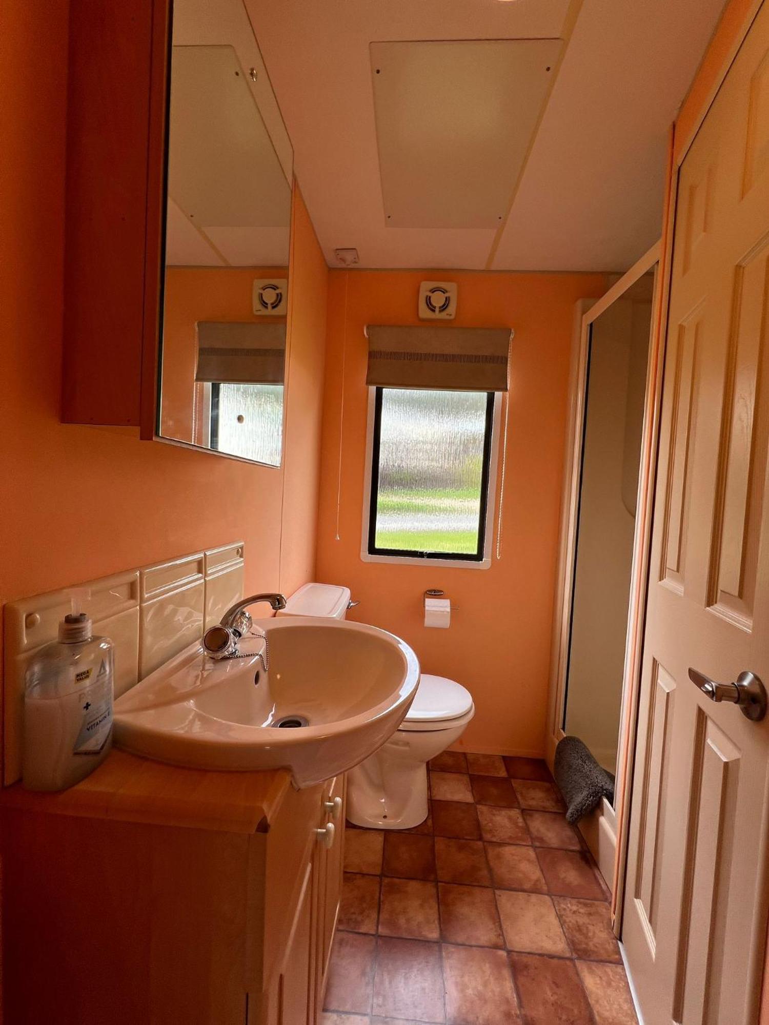 Spacious 2 Bedroomed Mobile Home Абъристуит Екстериор снимка