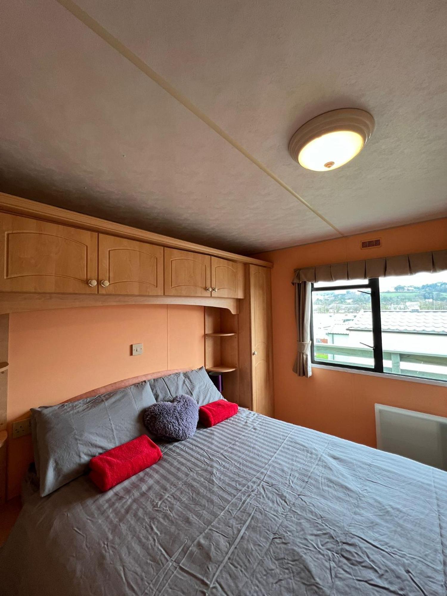 Spacious 2 Bedroomed Mobile Home Абъристуит Екстериор снимка