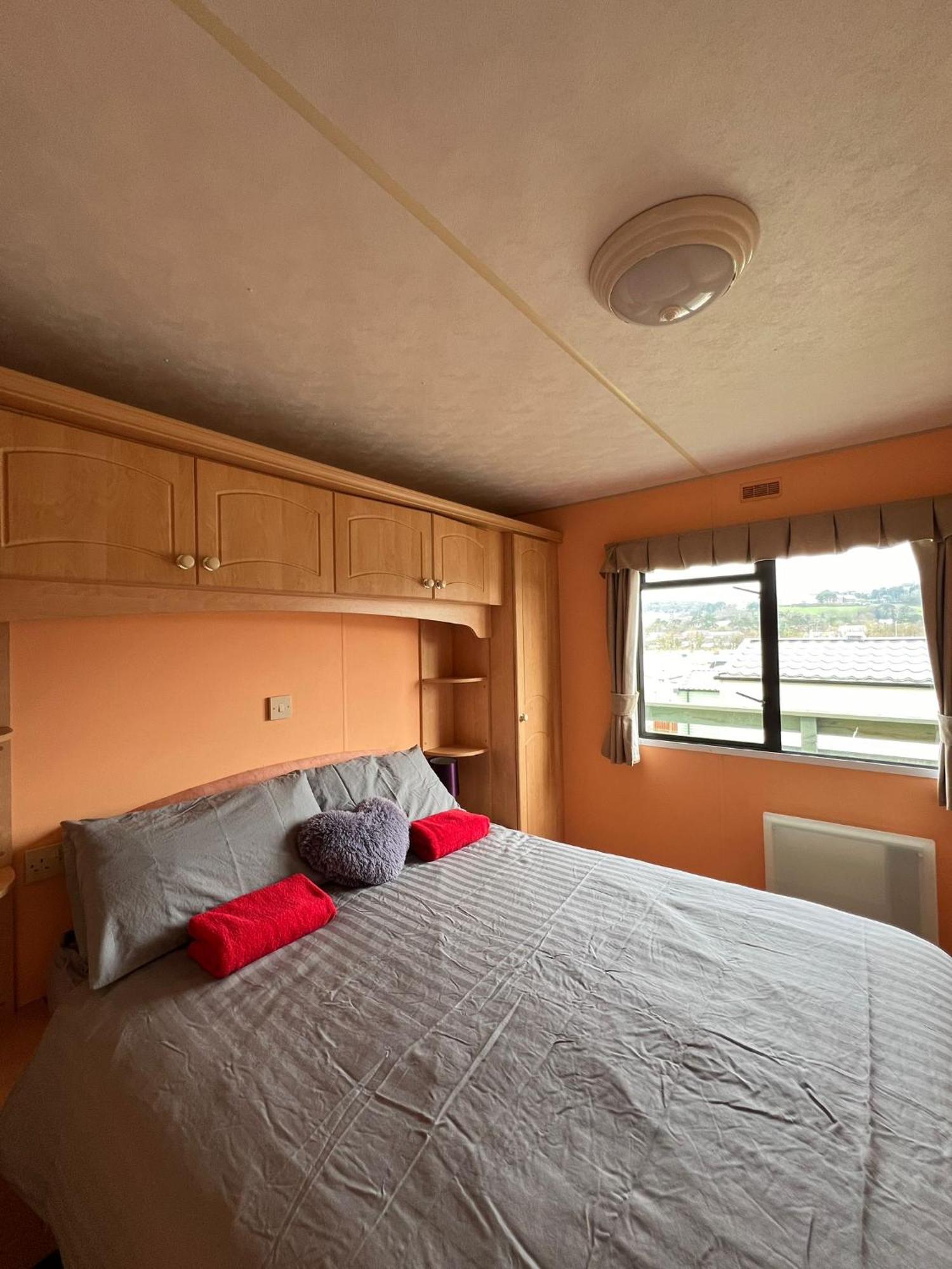 Spacious 2 Bedroomed Mobile Home Абъристуит Екстериор снимка