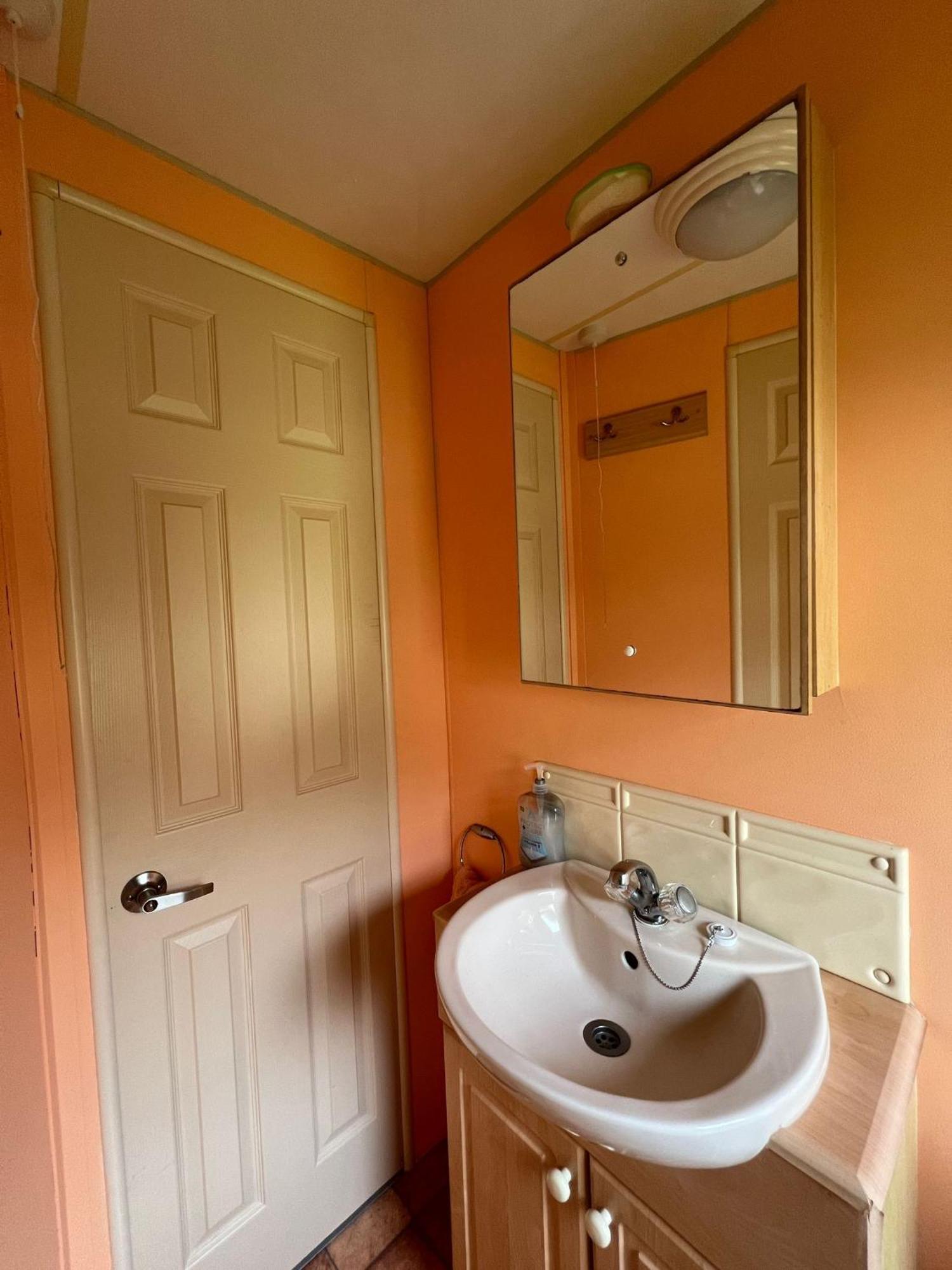 Spacious 2 Bedroomed Mobile Home Абъристуит Екстериор снимка