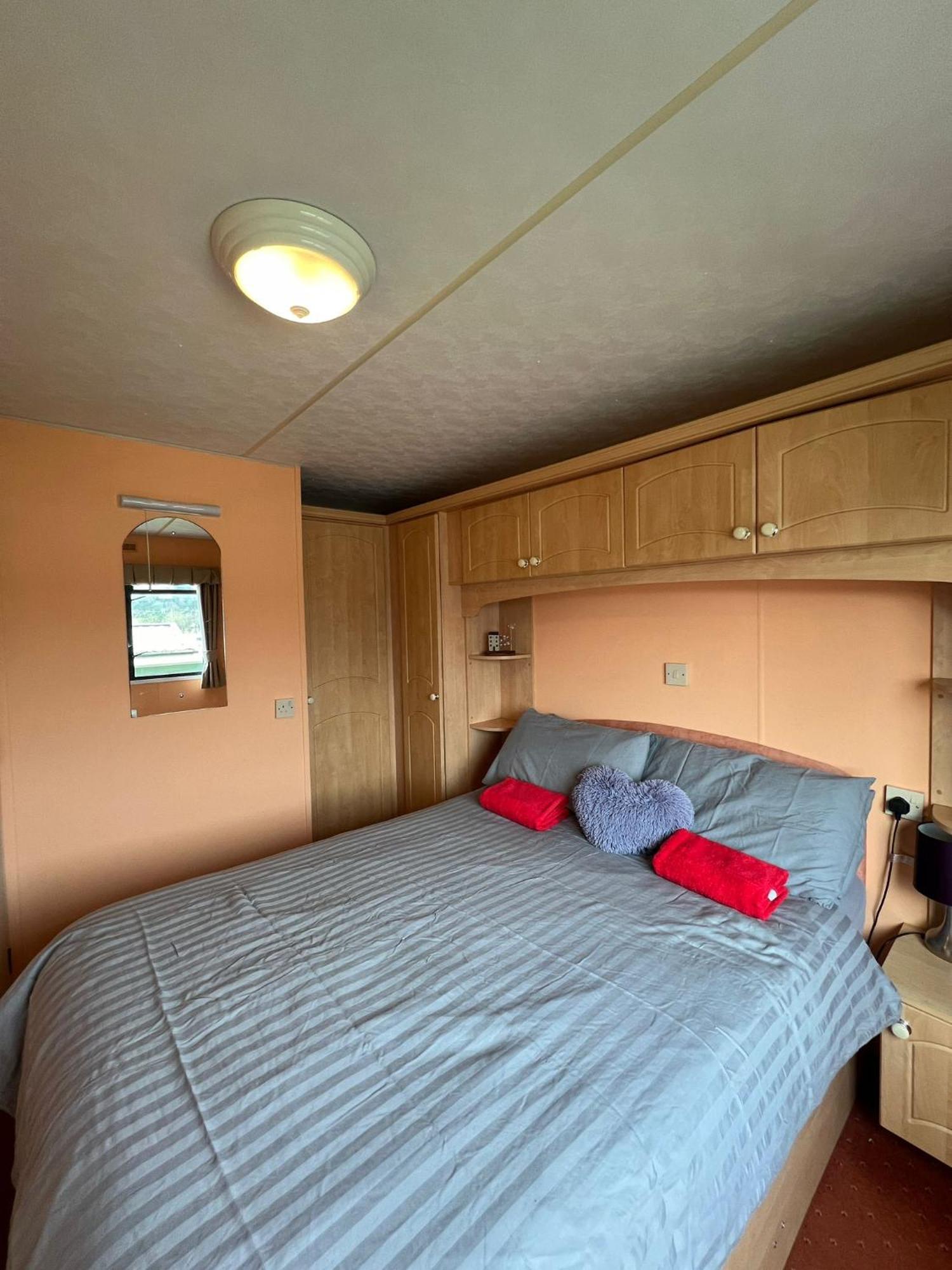 Spacious 2 Bedroomed Mobile Home Абъристуит Екстериор снимка